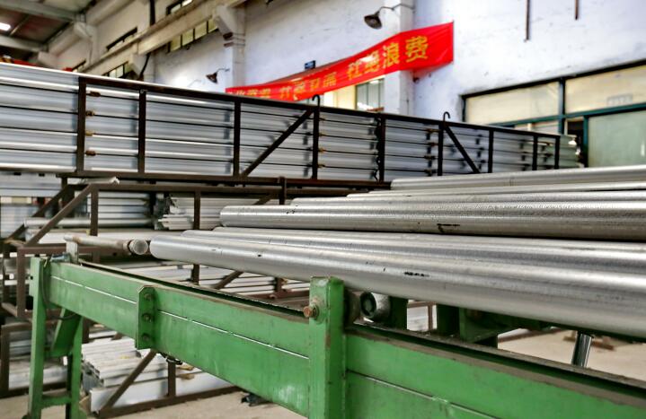 O processamento profundo do perfil de alumínio de Zhejiang e o processamento de precisão do perfil de alumínio de Zhejiang adotam tecnologia de soldagem de alta qualidade